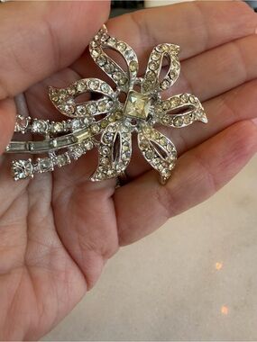 Crystal Flower Brooch Pin in Silver Tone